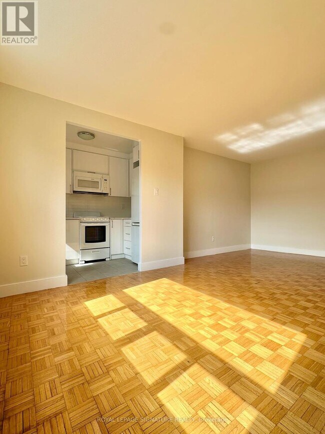 Photo du bâtiment - 1291 Bayview Ave