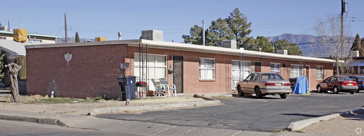 Primary Photo - 1012-1016 Madeira Dr SE