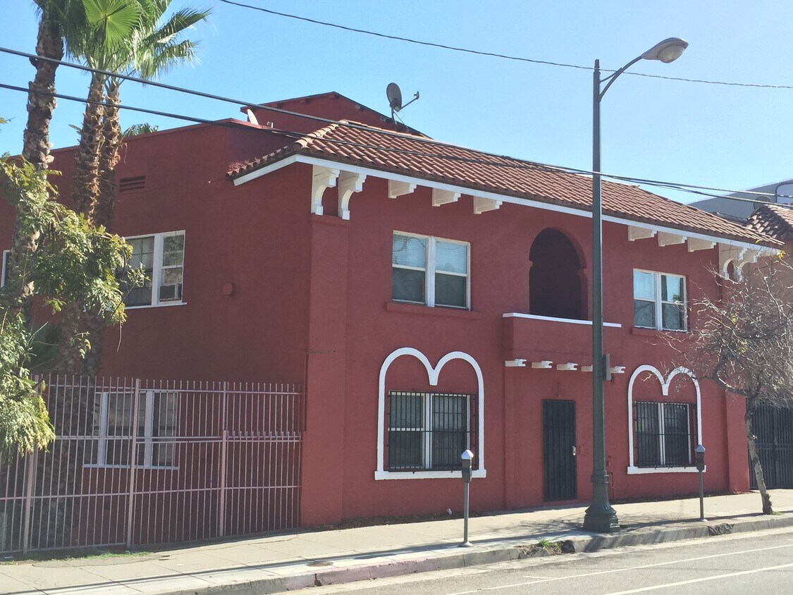 Primary Photo - 2719 W Sunset Blvd