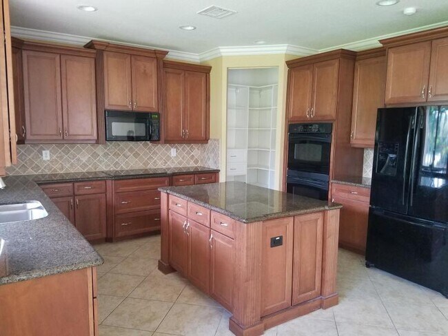 Building Photo - 11029 Misty Ridge Way