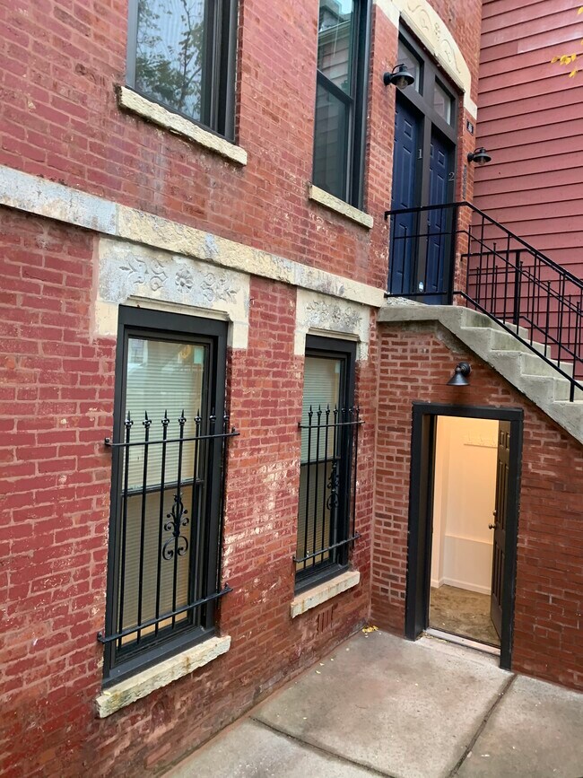 Building Photo - 1820 S Laflin St