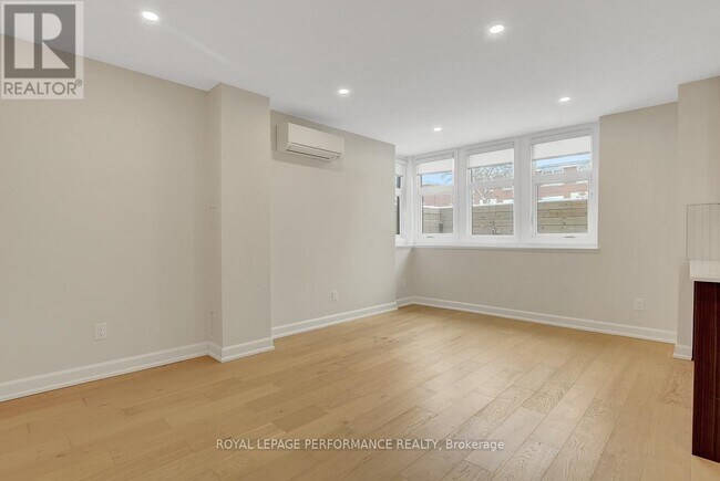 Building Photo - 417 Tweedsmuir Ave