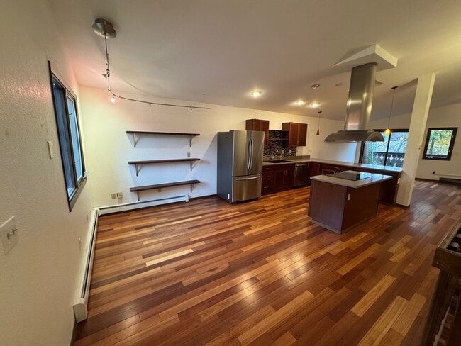 Building Photo - 2 Bedroom Close to U-Med District