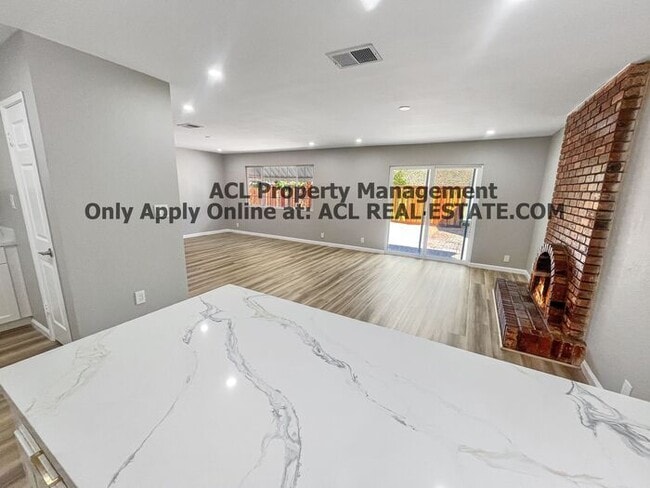 Foto del edificio - Stylishly Renovated Home with New Kitchen ...