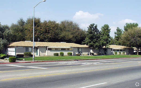 Building Photo - Evergreen Apartments