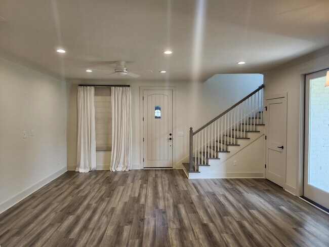 Building Photo - 3441 Lockwood Pl