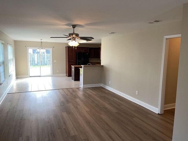 Building Photo - 202 Scarlett Ln