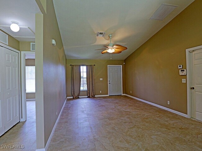Foto del edificio - 325 NE 30th Terrace