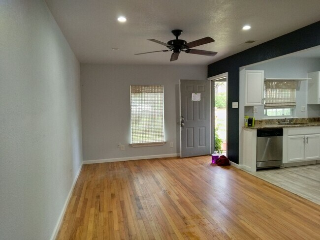 Foto del edificio - 1554 Danube Dr