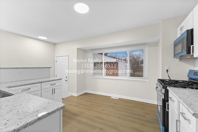 Building Photo - 1746 Beaupre Ave