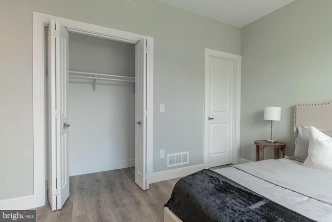 Foto del edificio - 1222 N Marshall St