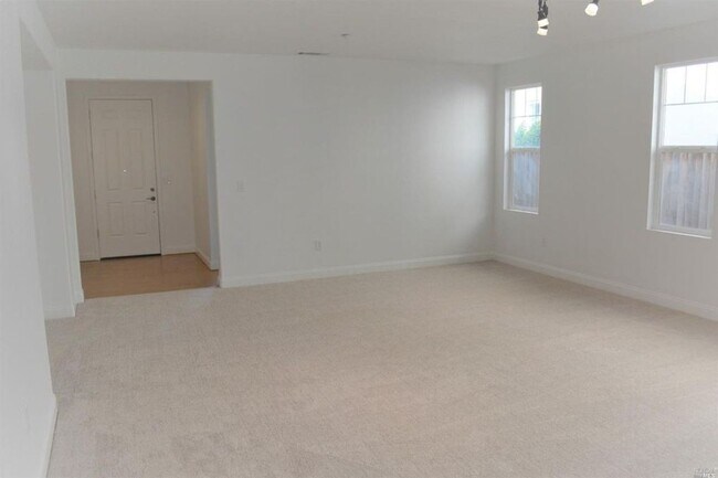 Foto del edificio - Spacious 4/3 located by American Canyon High available for rent!