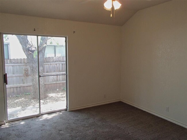 Building Photo - 304 Tamara Dr
