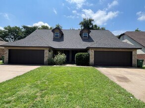 Building Photo - 7716-7718 Sable Ln