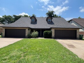 Building Photo - 7716-7718 Sable Ln