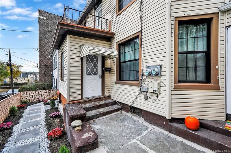 31 Pearl St, Mount Vernon, NY 10550 Room for Rent in Mount Vernon, NY