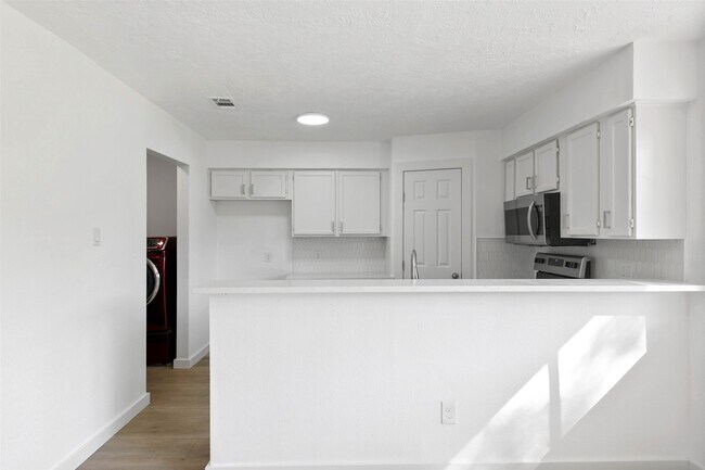 Foto del edificio - 2042 Lexington Woods Dr