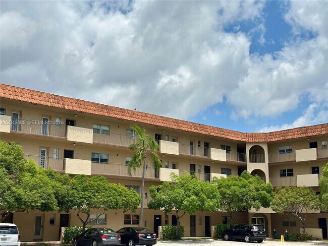 Foto del edificio - 6201 N Falls Cir Dr