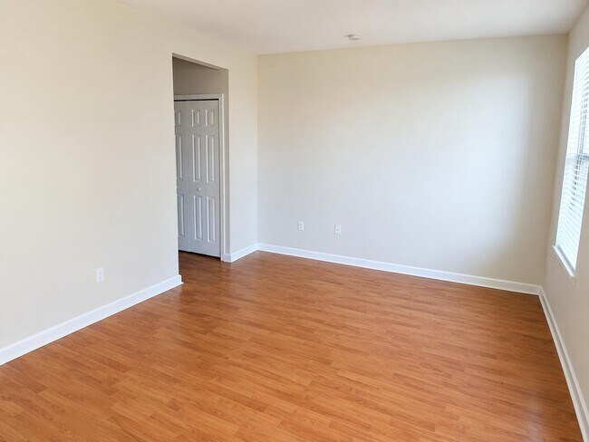 Foto del edificio - 5610 NW 107th Ave