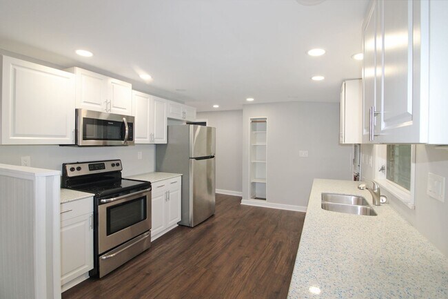 Building Photo - Venice Annual Home for Rent