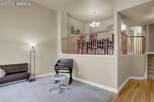 Foto del edificio - Beautiful 2 bedroom townhouse near Pine Cr...