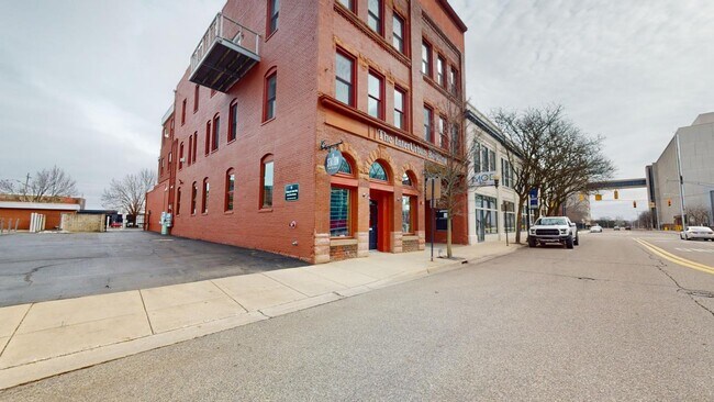 Building Photo - 159 Portage St
