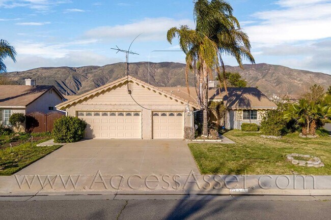 Building Photo - Charming 3 Bed/2 bath Home With Mountain V...