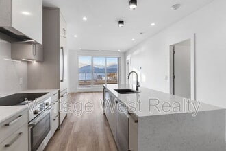 Building Photo - 3340-3340 Lakeshore Rd