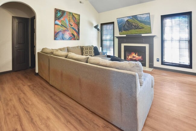 Building Photo - Pet Friendly Four Bedroom!
