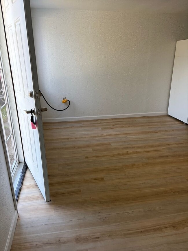 Foto del edificio - Newly Remodeled One Bedroom Apartment in Newberg