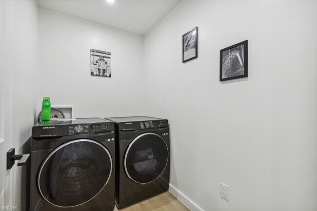 Building Photo - 4 br, 3.5 bath House - 3236 Golfing Green ...