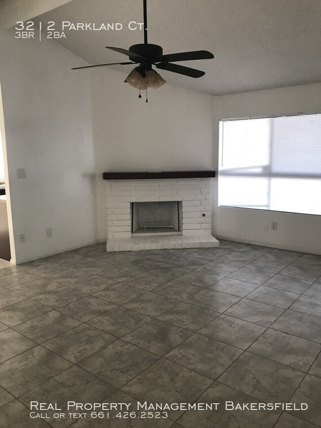 Foto del edificio - 3212 Parkland Court