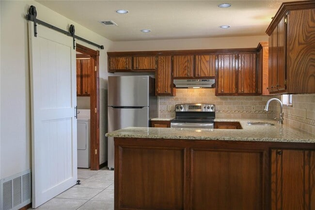 Building Photo - 13000 S Robinson Ave