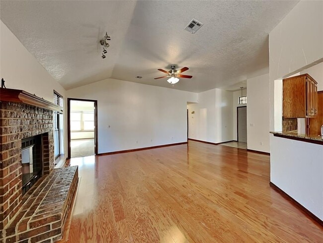 Building Photo - 3608 Teresa Dr