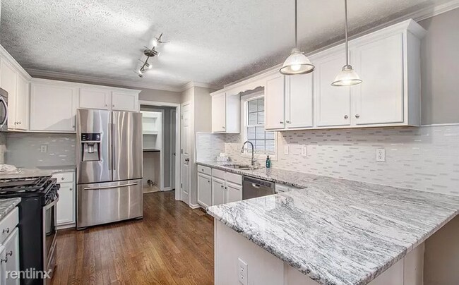 Building Photo - 5 br, 2 bath House - 228 Spring Dale Lane