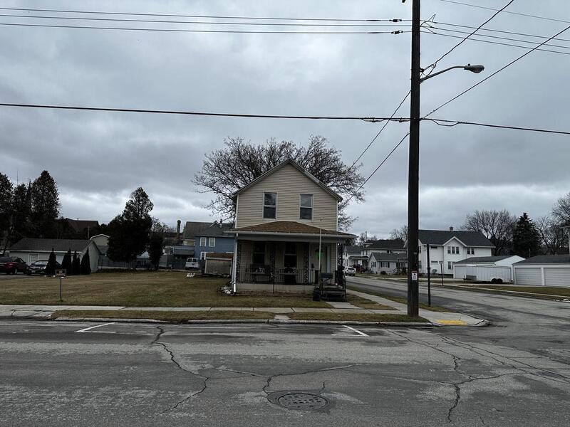702 Chicago St, Manitowoc, WI 54220 House Rental in Manitowoc, WI