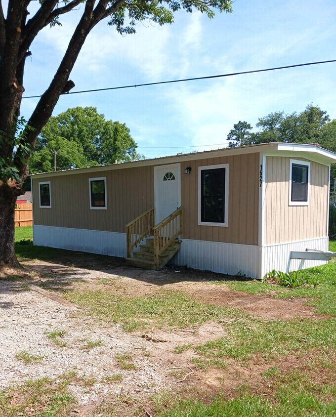 Primary Photo - Renovated Two Bedroom Mobile Home for Rent...