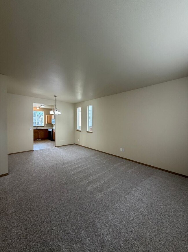 Foto del edificio - 843 Gina Ct SE