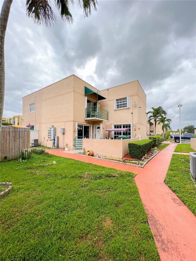 Building Photo - 11830 SW 19th Ln