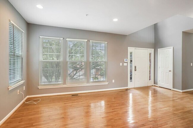 Foto del edificio - 3322 Oxon Run Rd SE