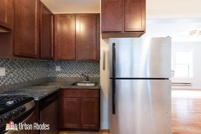 Building Photo - 3731 N Pine Grove Ave