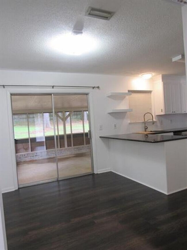 Foto del edificio - Available May!