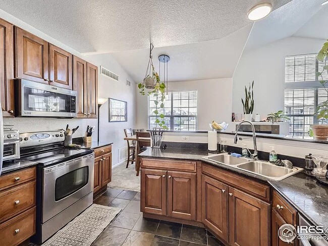 Kitchen - 3035 Blue Sky Cir