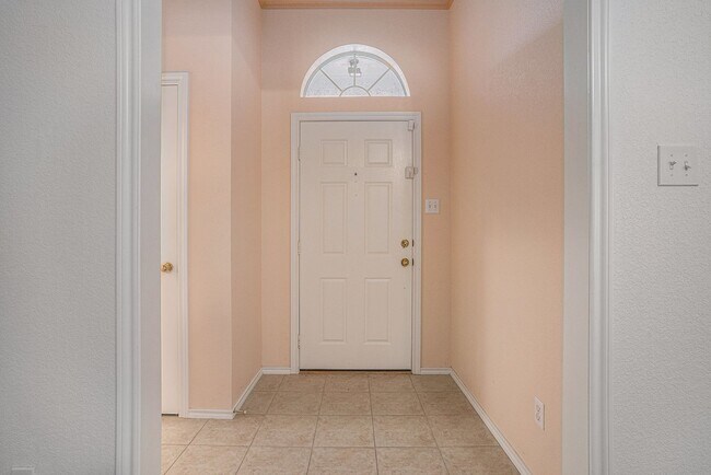 Foto del edificio - Welcome to this inviting 3-bedroom, 2-bathroom home in the heart of Cleburne, perfectly suited fo...