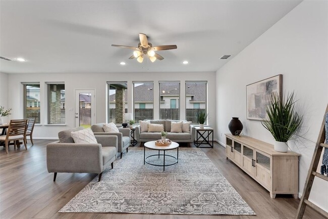 Foto del edificio - 2437 Burberry Ln