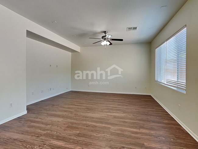 Building Photo - 10822 Elfstrom Ave