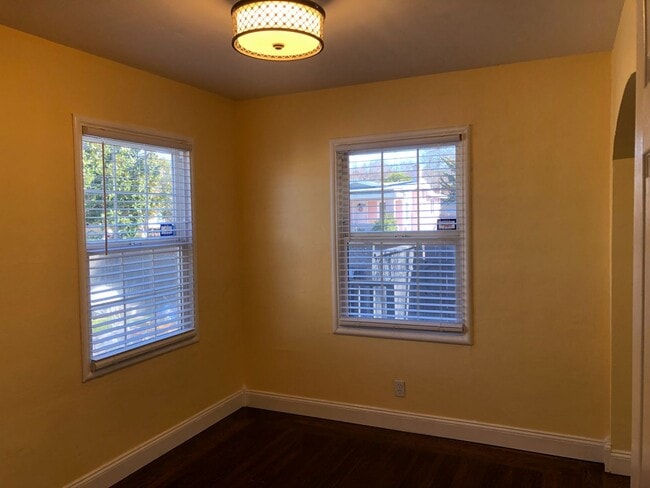 Building Photo - Lovely 3 Bed, 1 Bath, Home in Berkeley, with Hardwood Floors