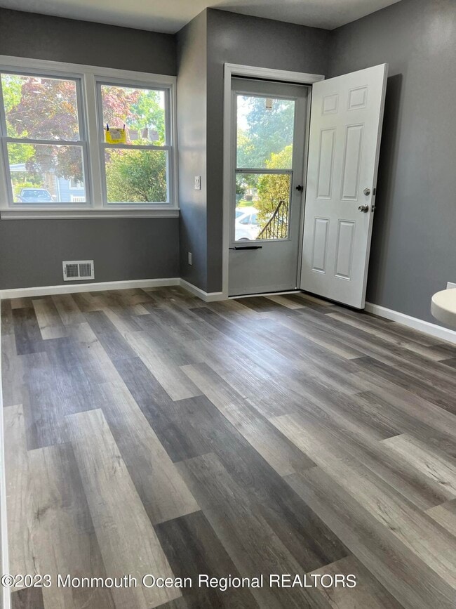 Building Photo - 1113 6th Ave