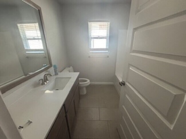 Foto del edificio - 4006 Lynford Ln