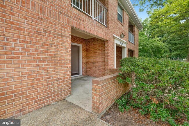 Building Photo - 5932 Cove Landing Rd